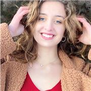 Laureata in scienze politiche, offre ripetizioni di diritto, lingue inglese, francese e spagnola, sociologia